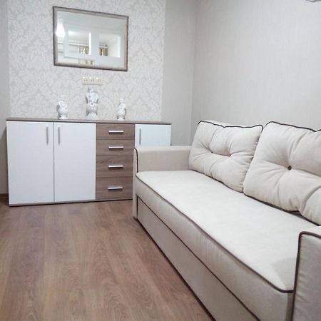 Two-Bedroom Apartment In The Center Khmelʼnytsʼkyy Dış mekan fotoğraf